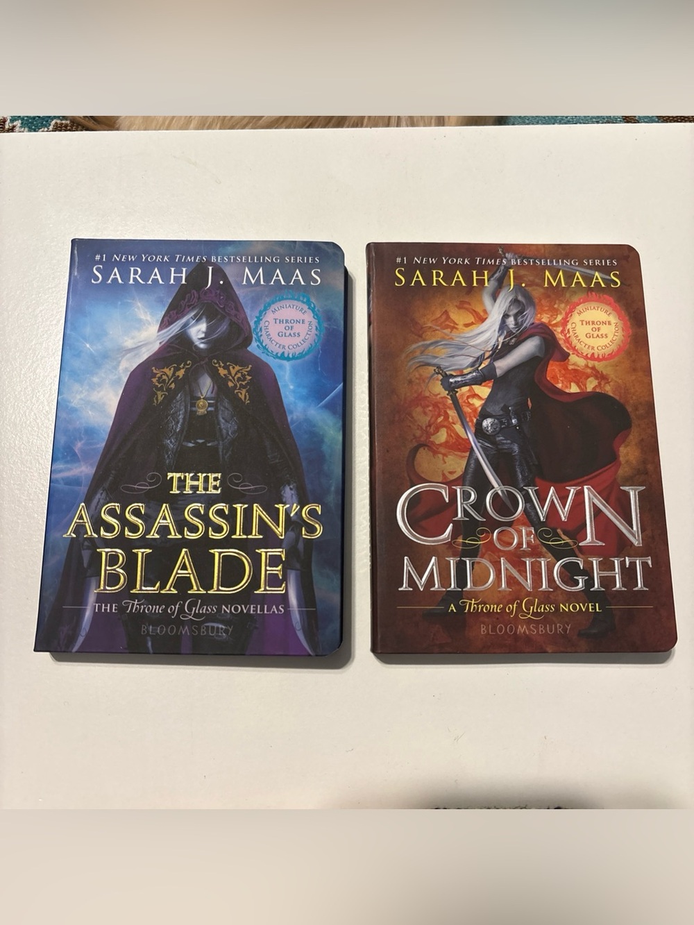 - The Assassin's Blade (Blue) & Crown of Midnight (Red) - Paperback Book Set
